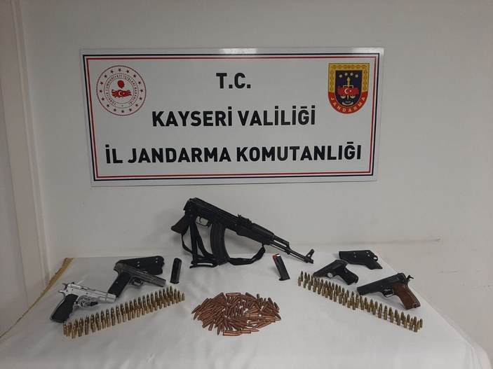 Kayseri'de toprağa gömülü silah ve mühimmat ele geçirildi