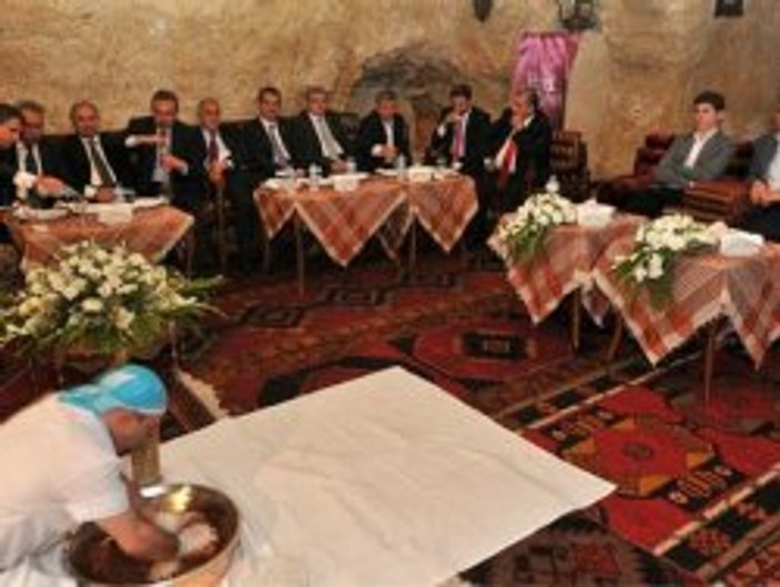 Abdullah Gül Şanlıurfa'da sıra gecesine katıldı