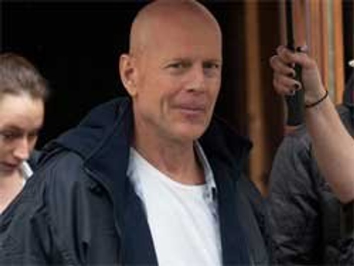 Bruce Willis'in Dalyan sefası-İzleyin