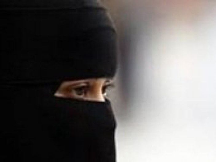 Suudi kadınlara kışla yolu göründü