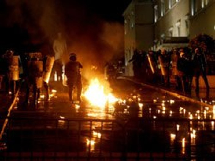Yunanistan'da sokak savaşları