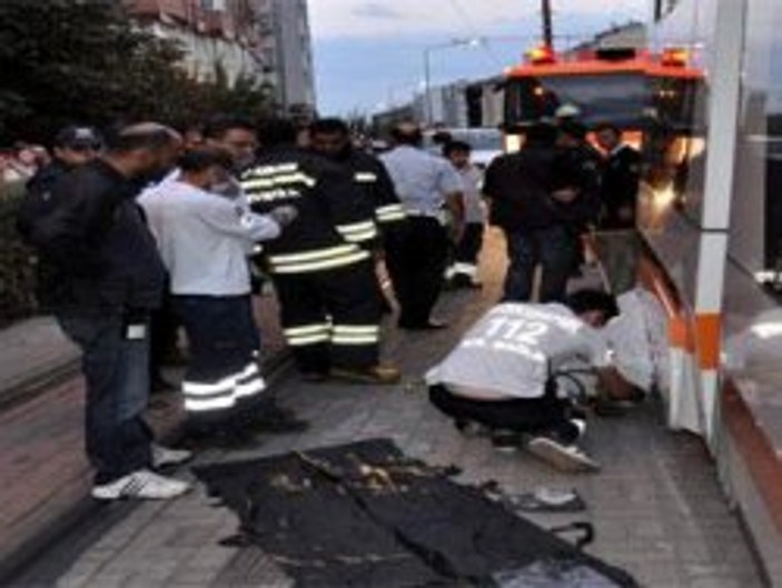 Eskişehir'de bir çocuğa tramvay çarptı