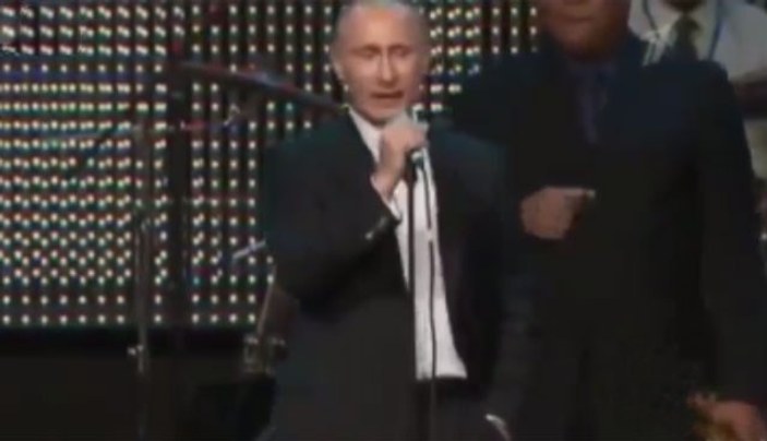 Rusya'daki ses yarışmasında Putin şakası - izle