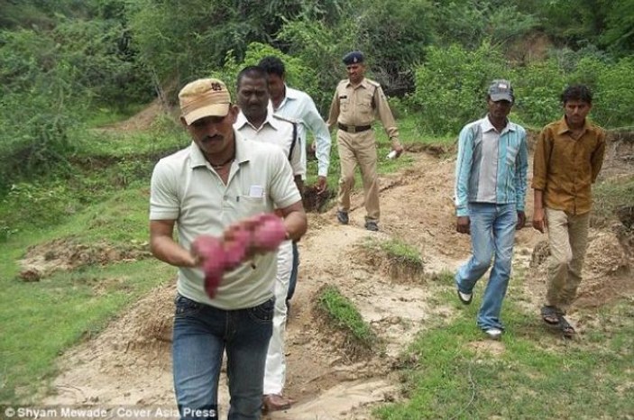 Hindistan'da kız çocuğunu diri diri gömdüler