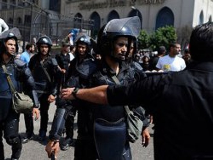 Mısır'da gözaltındaki bir İhvan lideri hayatını kaybetti