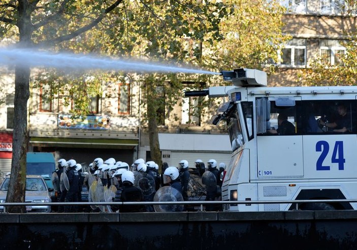 Brüksel'de eylemcilere dev TOMA'larla müdahale