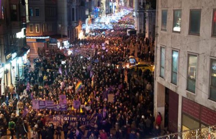 Taksim'de 5 bin kadın gece yürüyüşü yaptı