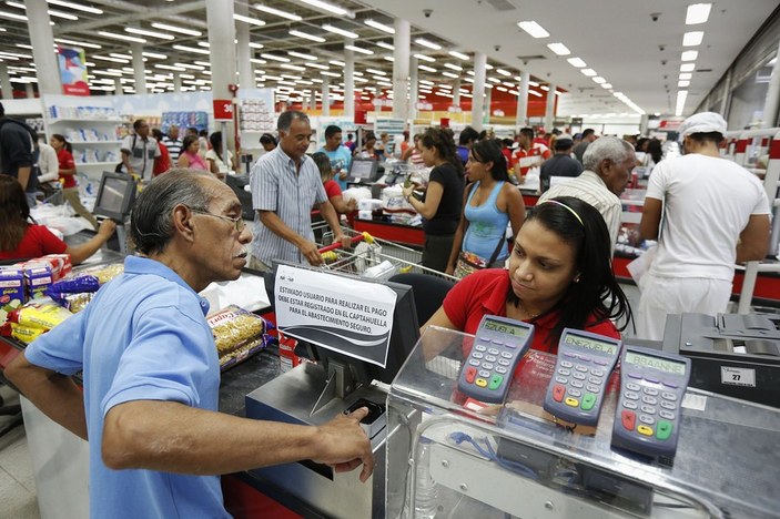 Venezuela'da market alışverişinde parmak izi verilecek