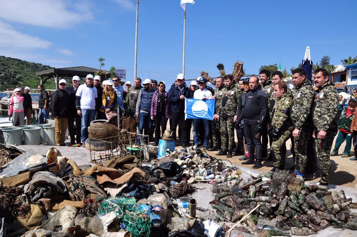Bodrum'da deniz dibinden 1 ton atık çıkarıldı
