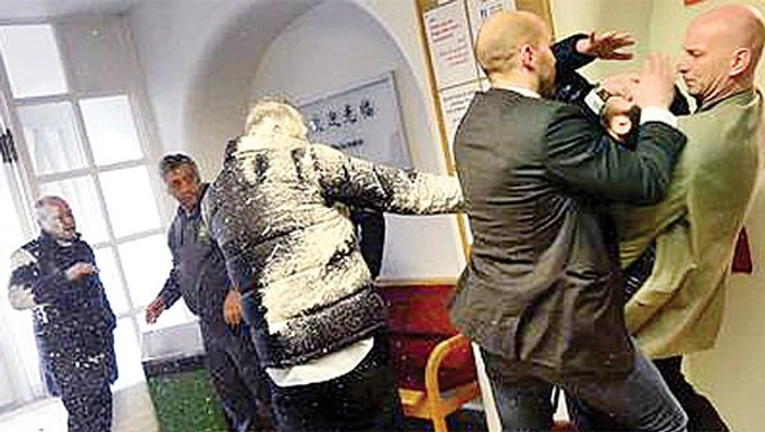 İsveç Göç Bakanı Johansson'a saldırı