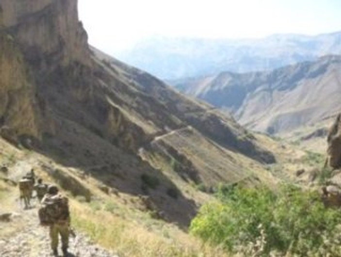 PKK Dağlıca'da üs bölgesine saldırdı