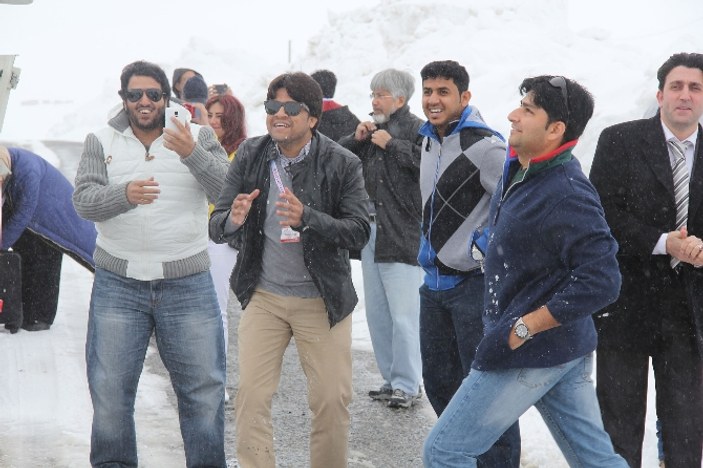Arap turizmciler ilk kez Rize'de kar gördü