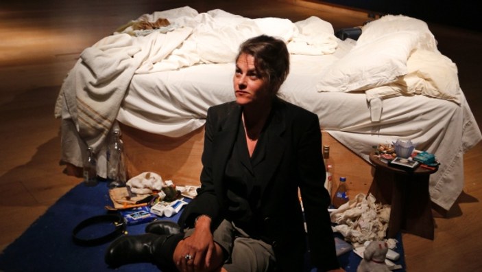 Tracey Emin'in yatağı Tate'de sergileniyor