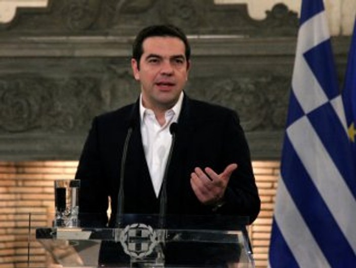 Yunanistan Başbakanı Çipras'tan Macron'a tebrik