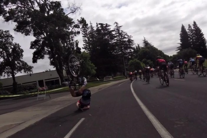 Bisiklet yarışmacısını düşüren drone
