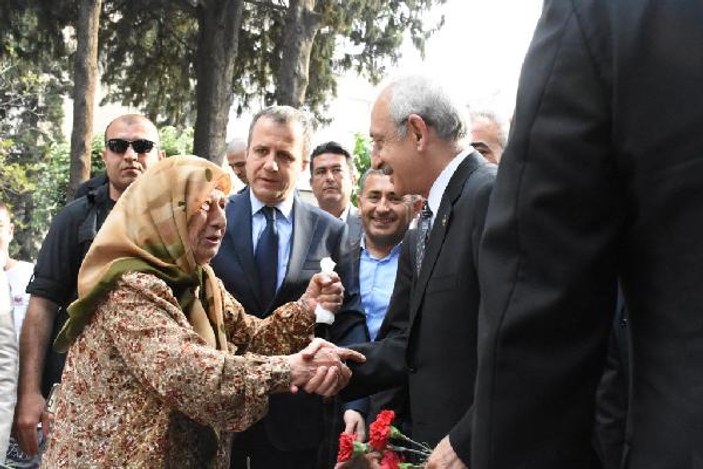 Kılıçdaroğlu, Zübeyde Hanım'ın mezarını ziyaret etti