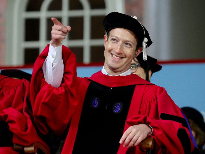 Zuckerberg'e fahri hukuk doktorası