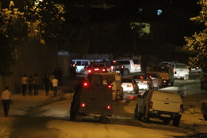 Hakkari'de belde belediye başkanının evine saldırı