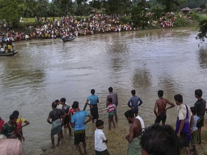 Bangladeş’e geçen Arakanlılar'ın sayısı katlanarak artıyor