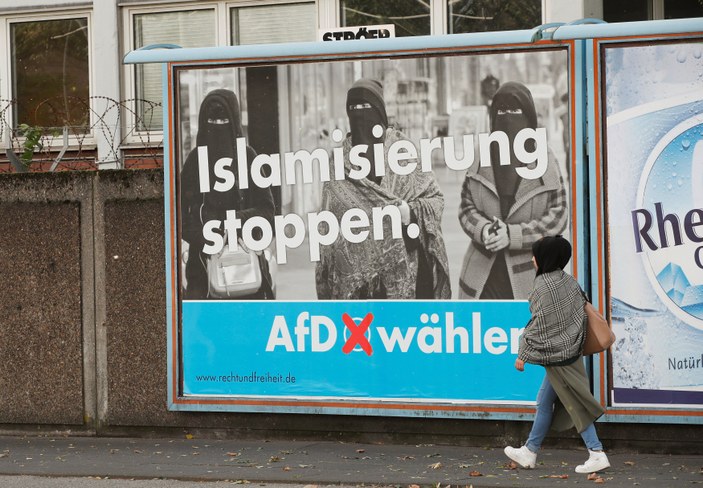 Almanya'da Türk semtine ırkçı afiş asıldı