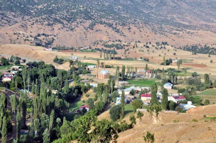 İdari sınır 120 haneli köyü susuz bıraktı