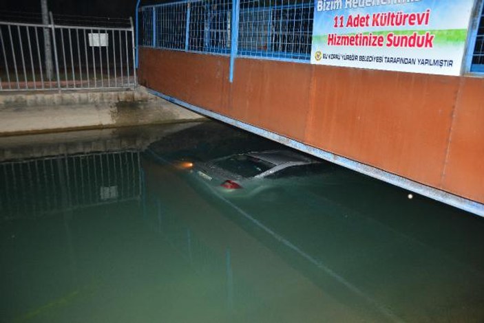 Adana'da bir otomobil kanala uçtu