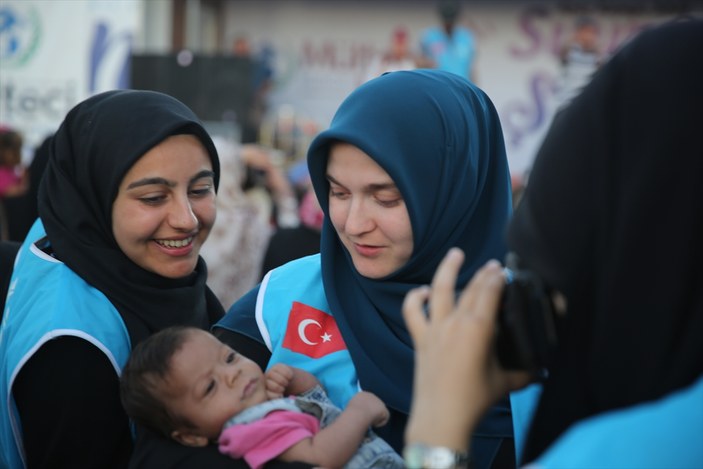 Türkiye 'savaşta doğan çocukları' sevindirdi