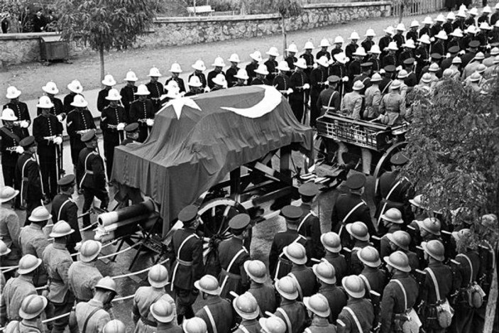 İlber Ortaylı’dan bütün yönleriyle Atatürk’ün hayatı
