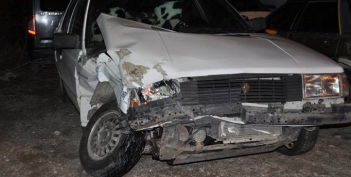 Konya'da otomobil ile kamyonet çarpıştı: 3 yaralı