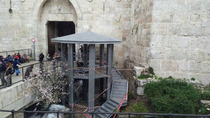 İsrail Mescid-i Aksa'nın girişine gözetleme kulesi inşa etti