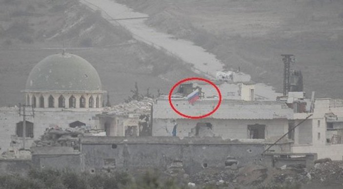 Afrin'de YPG Rus bayraklarını siper olarak kullanıyor