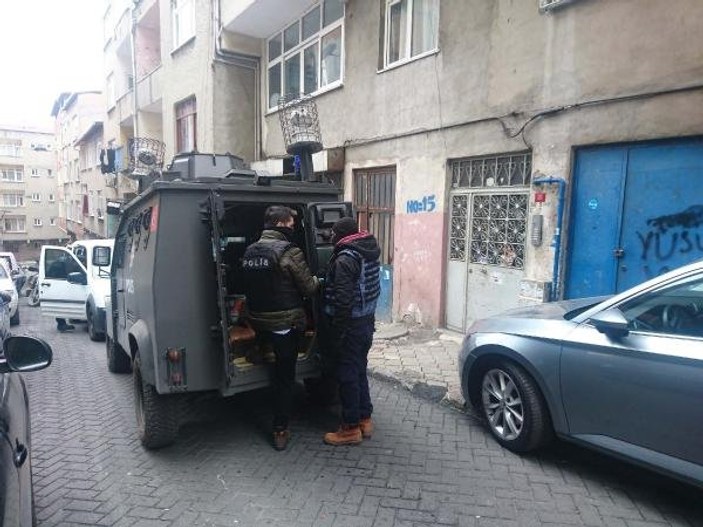 Beyoğlu'nda kömürlükte el bombası bulundu