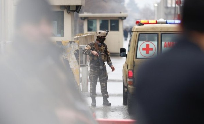 Afganistan'da askeri üsse terör saldırısı: 23 ölü