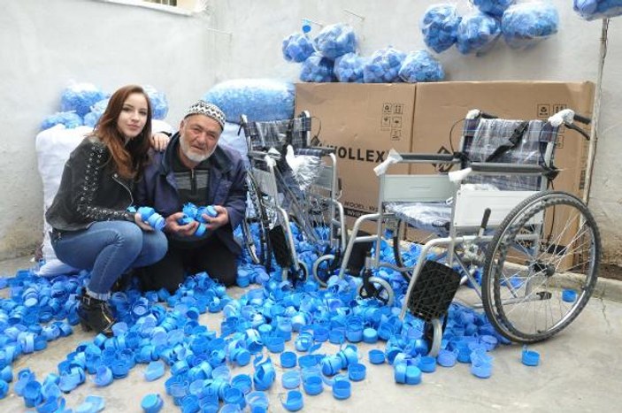 Mavi kapaklarla 98 tekerlekli sandalye aldılar