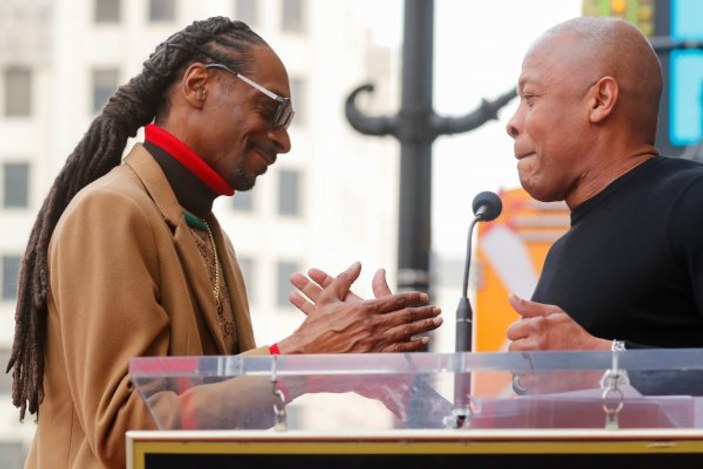 Snoop Dogg'un ismi şöhretler kaldırımındaki yerini aldı