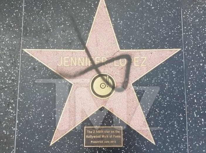 Jennifer Lopez'in yıldızına saldırı