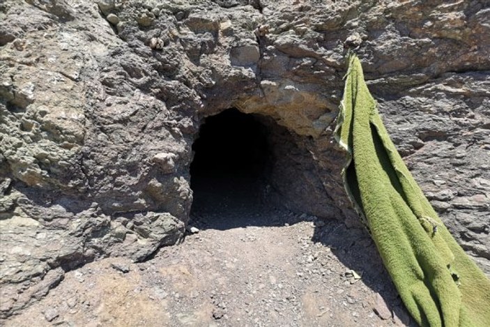 Teröristlere ait mağaradaki malzemeler imha edildi