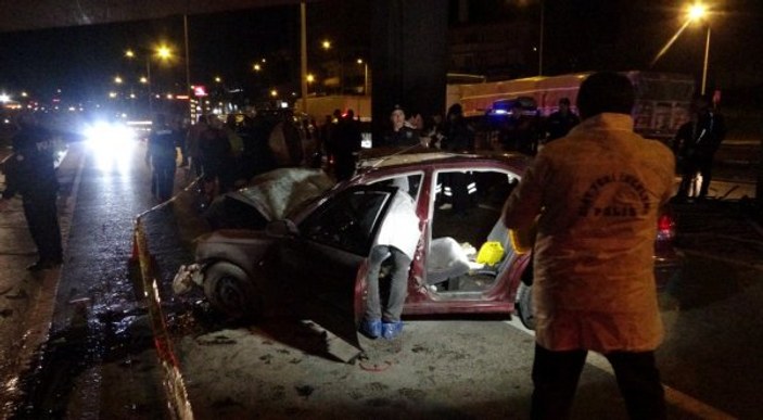 Trabzon'da otomobil köprü ayağına çarptı: 3 ölü