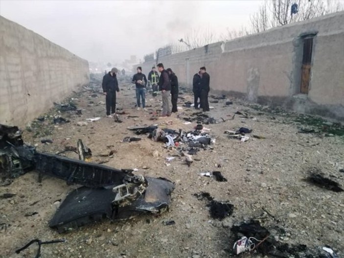 176  kişiyi taşıyan Ukrayna uçağı, İran'da düştü
