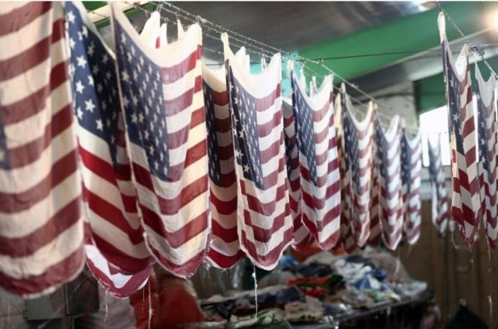 İran fabrikaları protestoculara özel ABD bayrağı üretiyor