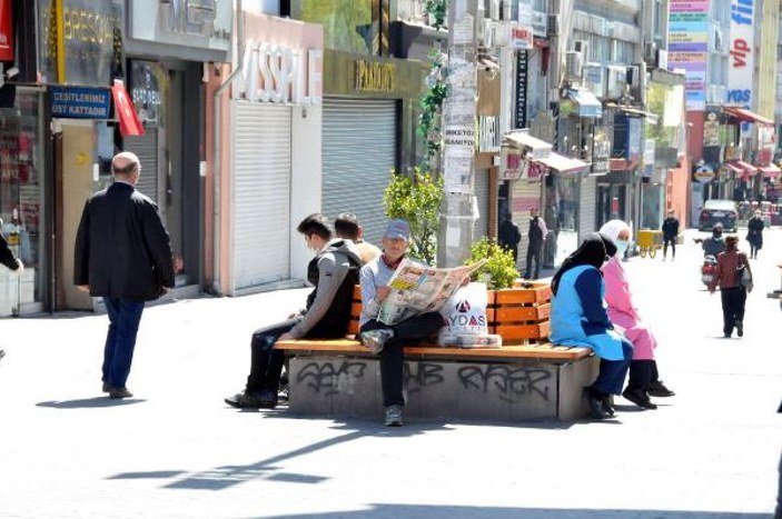İstanbul sokaklarında dikkat çeken kalabalık