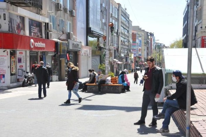 İstanbul sokaklarında dikkat çeken kalabalık