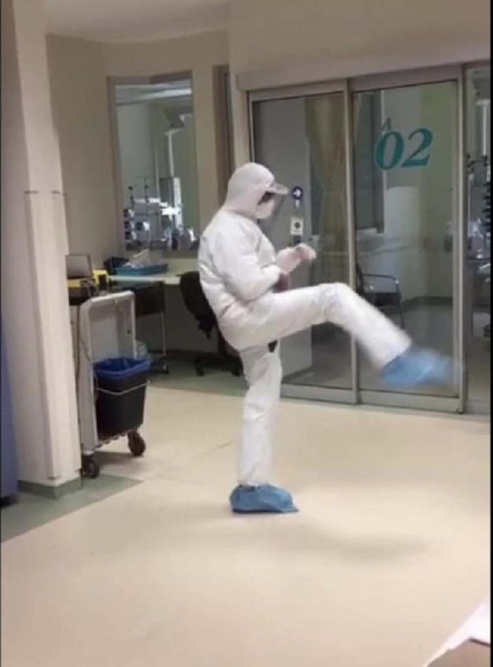 Korona hastasında iyileşme gören doktorun dansı