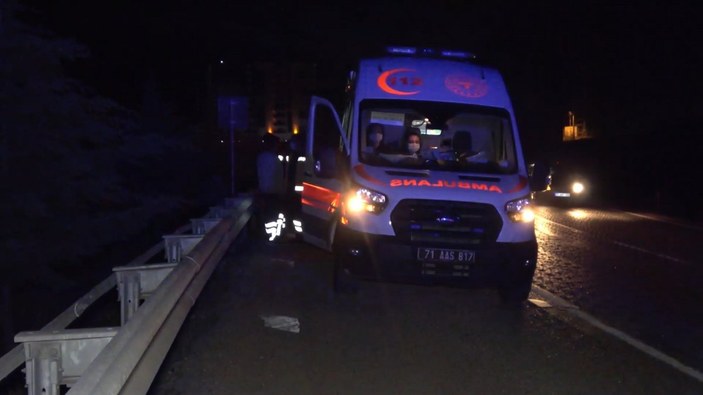 Kırıkkale'de otomobil şarampole devrildi