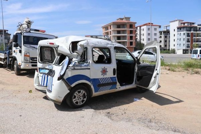 Denizli'de polis aracı ile otomobil çarpıştı: 3 yaralı