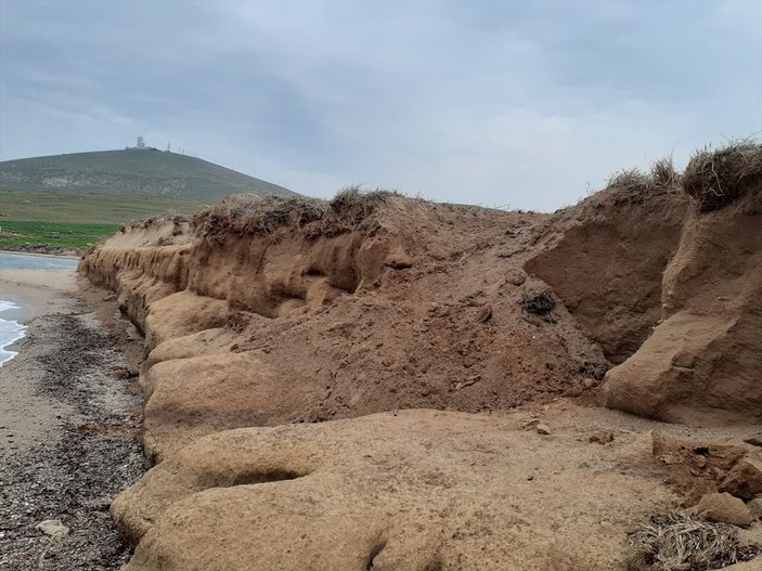 Bozcaada'da bin 500 yıllık kiremit mezar bulundu