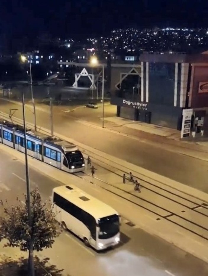 Antalya'da çocukların tramvayla ölüm oyunu