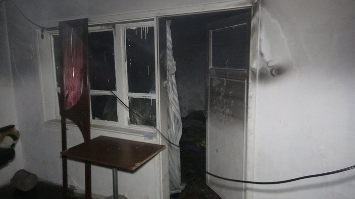 Adana’da yabancı uyruklu şahsın yaşadığı evde yangın çıktı