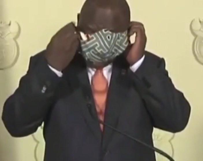 Güney Afrika Devlet Başkanı, maskeyi takamadı