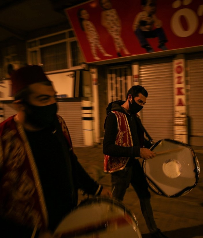 İstanbul'da davulcular, sahur mesailerine başladı